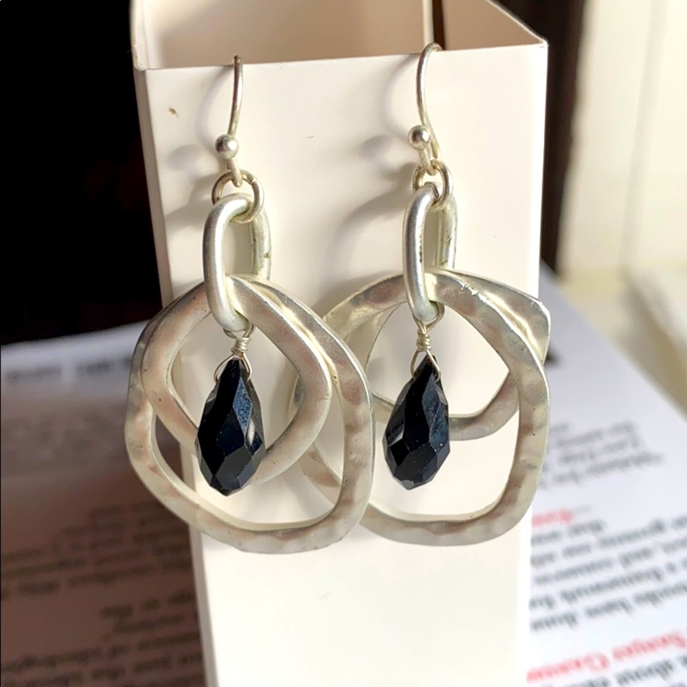 Silver artsy earrings with black teardrop